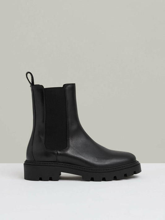 Leather Cleated Sole Chelsea Boots Black | Womens