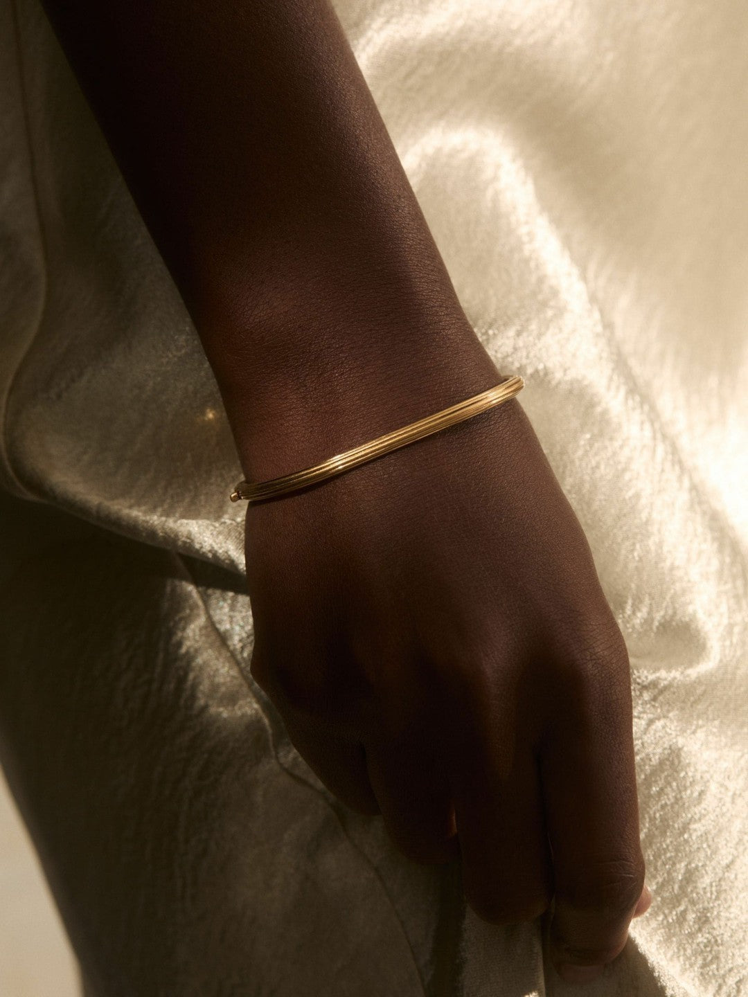 Contour Hinged Cuff Gold | Womens