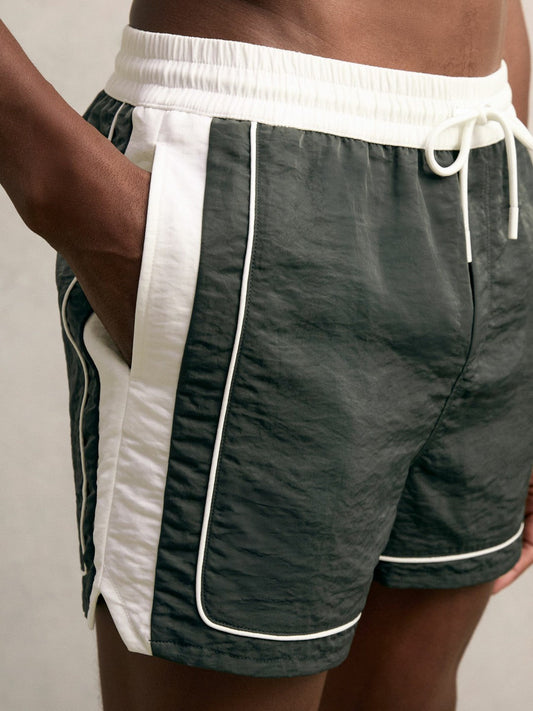 Colour-Block Piped-Trim Swim Shorts Dark Green/White | Mens