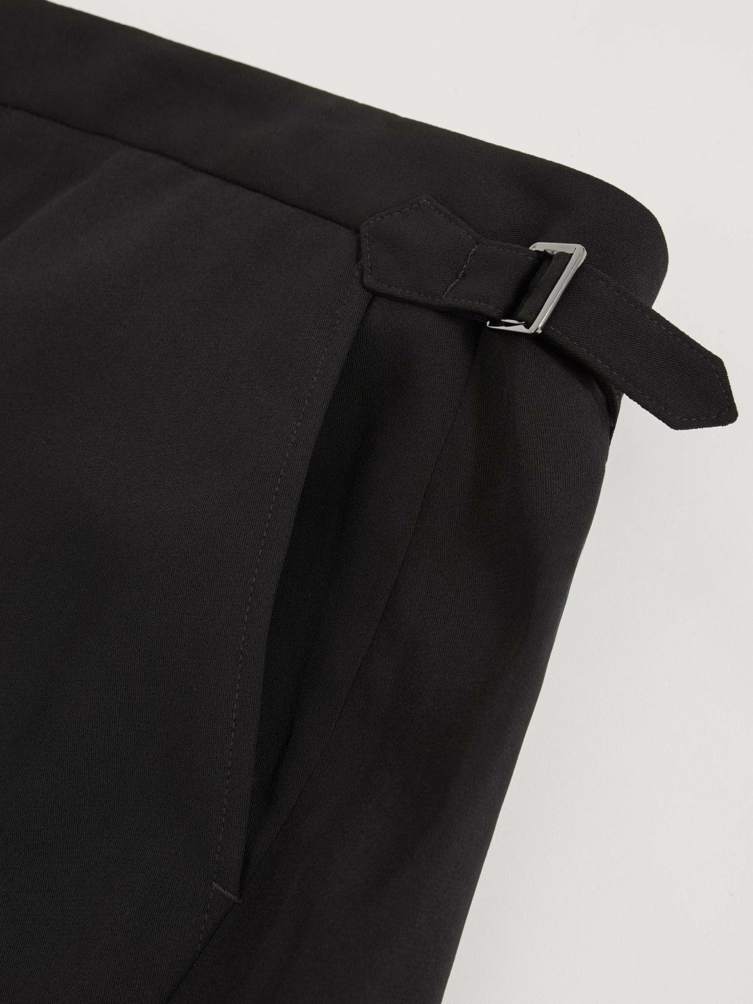 Side-Adjuster Tailored Shorts Black | Mens