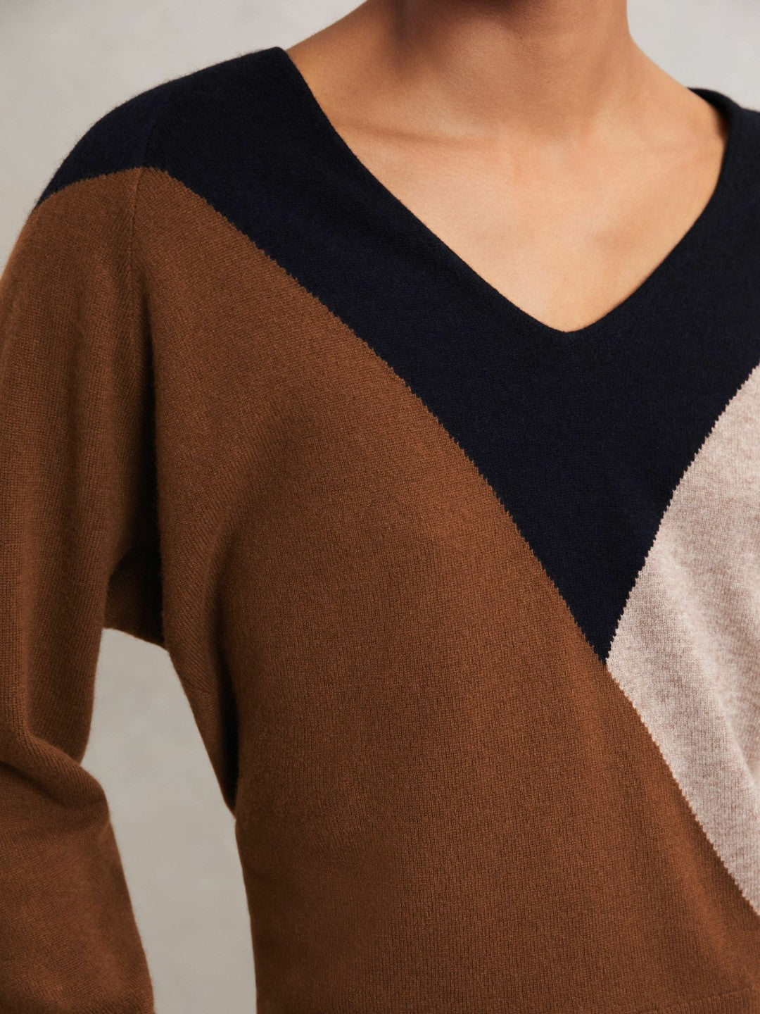 Wool-Blend Colourblock Knit Jumper with Cashmere Toffee Brown/Navy/Neutral | Womens